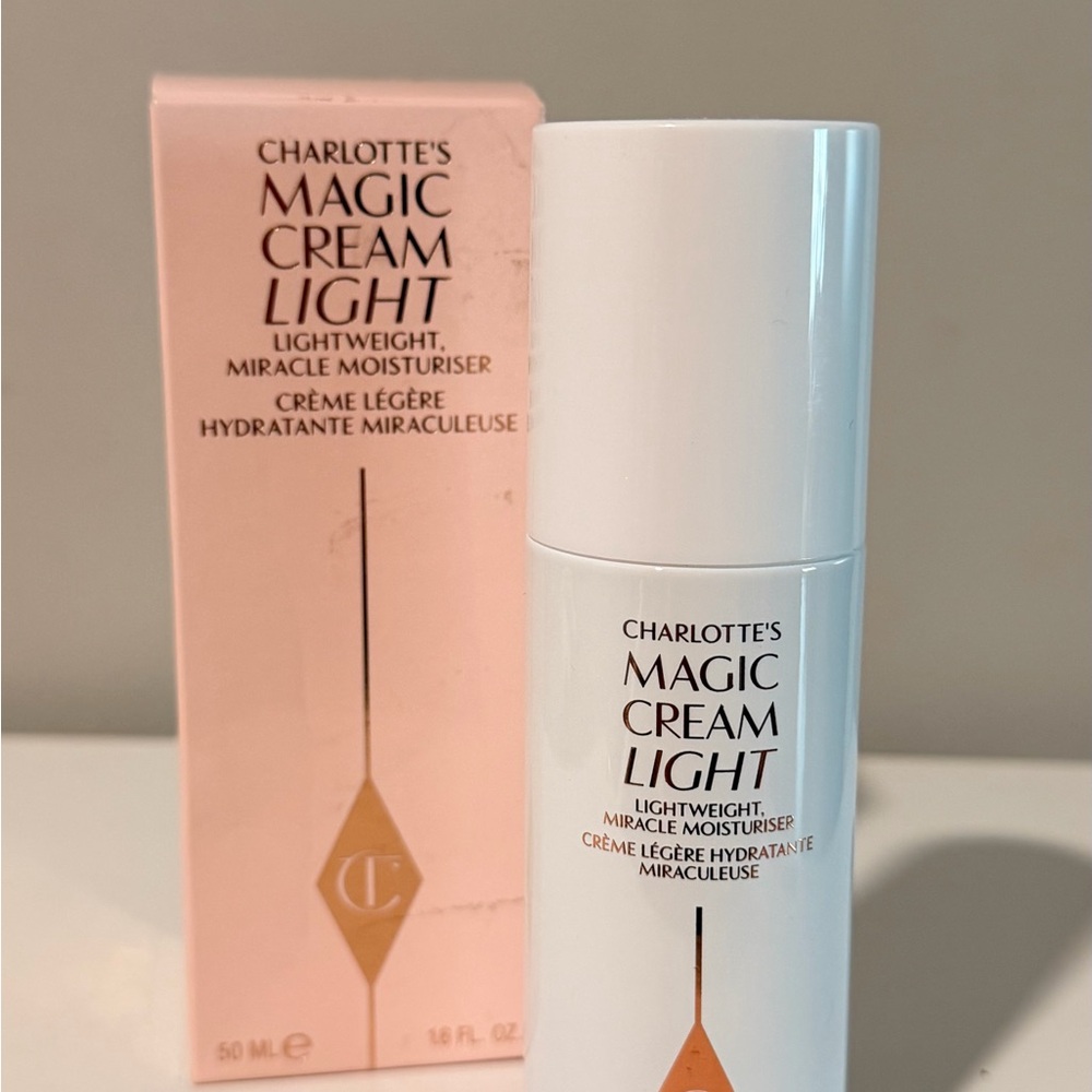 Charlotte Tilbury Magic Cream Light - White & Pink